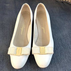 Size 7.5 White Salvatore Ferragamo pumps With Bow